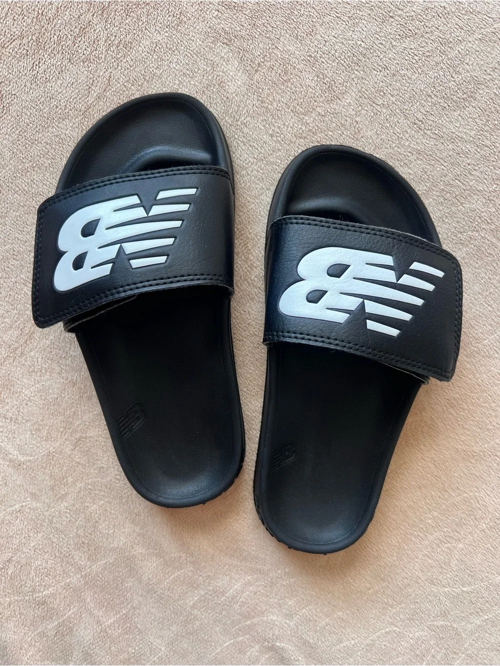 Kids size 1y New Balance Black Slide Sandals with White Logo